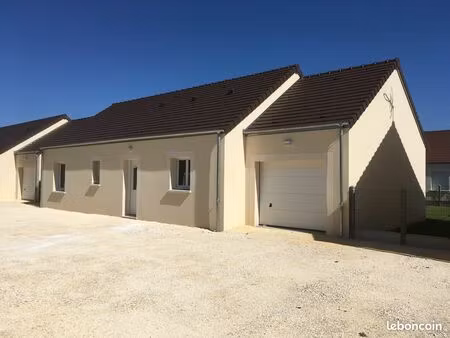 maison . 4 pièces . 105 m²