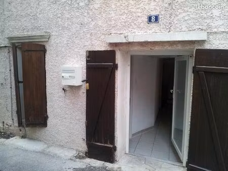 location maison de village gareoult