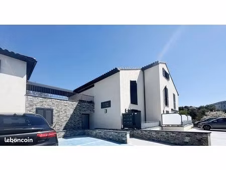 grand studio avec parking à corte (toutes charges comprises)