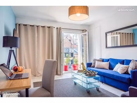 centre ville  grand studio avec cuisine séparée. lumineux  tout confort