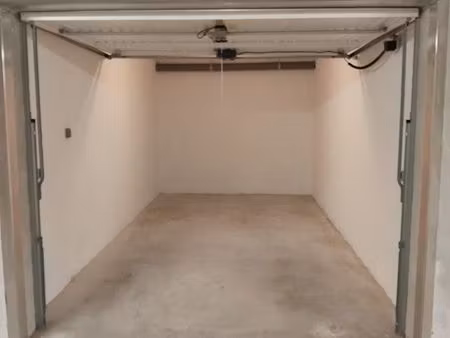 garage avec électricité fermé dans résidence de standing sécurisé
