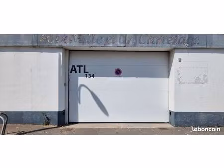 location espace de stockage ou place individuelle courte duréecentre ville des sables d'ol