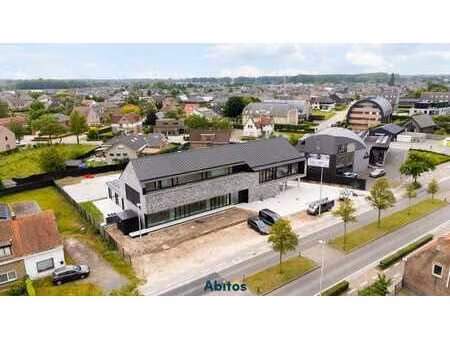 espace commercial avec une excellente visibilité et acces...