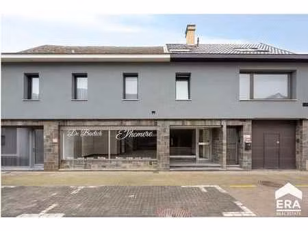 espace commercial polyvalent à roosaal