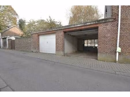 ensemble de garages avec projet