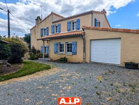 vente maison à bressuire (79300) : à vendre / 150m² bressuire
