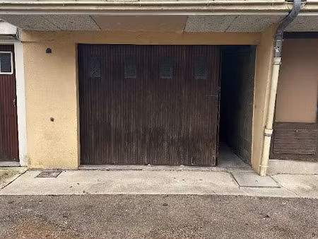 location parking 12 m² à auxerre (89000)  66 €