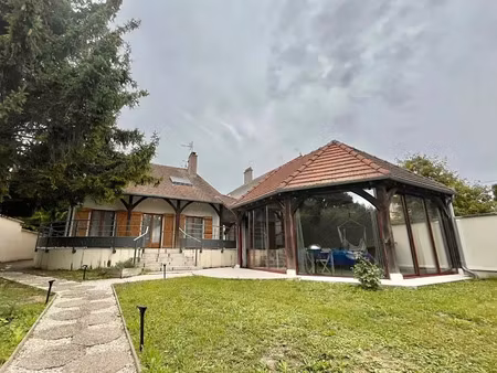 location meublée maison 7 pièces 162 m² à troyes (10000)  1 250 €