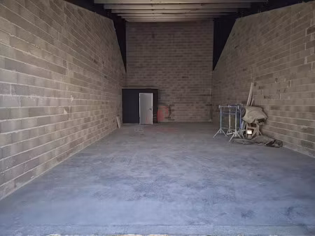 location locaux professionnels 100 m² à signes (83870)  1 100 €