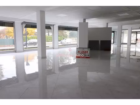 location locaux professionnels 5 pièces 200 m² à tarbes (65000)  2 000 €