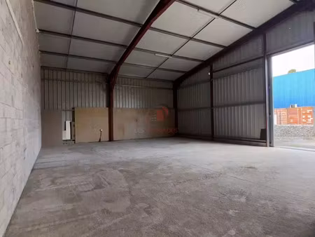 location locaux professionnels 230 m² à signes (83870)  2 550 €