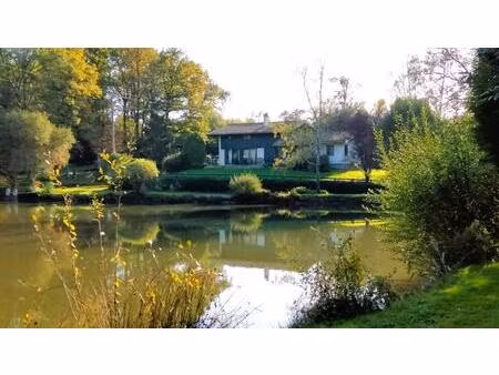 belle résidence au calme  piscine  2 etangs  boisé  vue magnifique  gîte  2 9 ha – charent