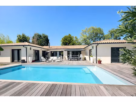 maison 7 pièces 206 m² - terrain 2235 m² garage - montussan (33450)