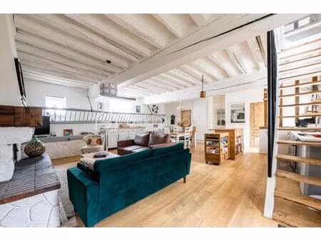 maison de fin du 19ème siècle rénovée  avec ses grands volumes et sa grange !