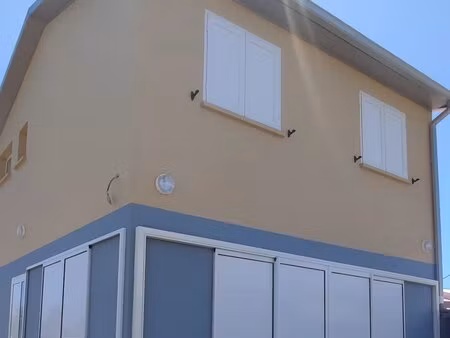 à louer – maison de type f4 – quartier du butor  saint-benoît