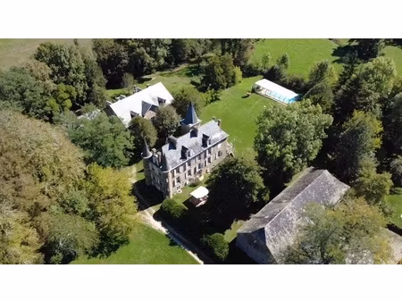 château xixe avec maison annexe et 12 5 ha
