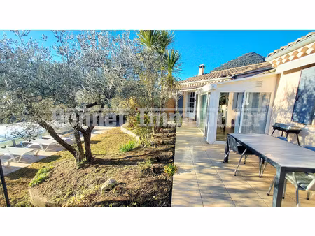 proche nyons  spacieuse villa de plain-pied avec piscine