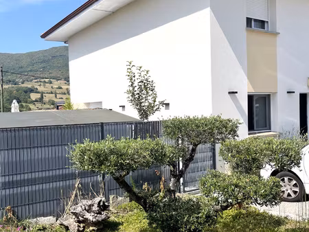 belle maison contemporaine à vallières-sur-fier