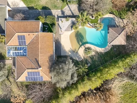 la villa lagon - villa de plain pied de plus de 270 m2 sur un terrain paysagé de 2400 m2 a