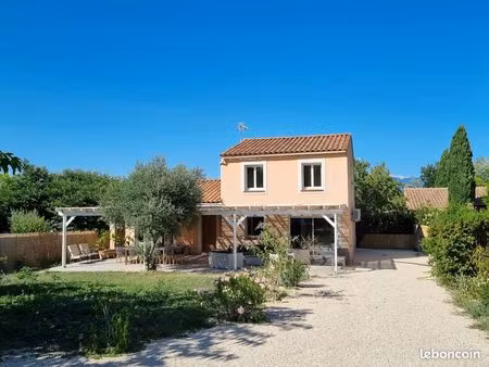 villa t6 à louer libre au 1er février 2026