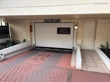 emplacement de parking suresnes proche tram belvédère