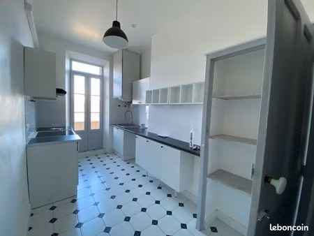 très beau t3 à louer à l’année