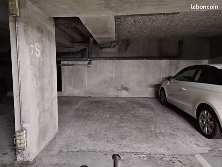 parking/box 11 m² lyon