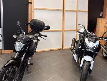 places de parking box motos scooter vélo à la gare