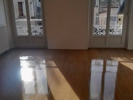 appartement t3 refait a neuf - centre ville proche hôpital et parking