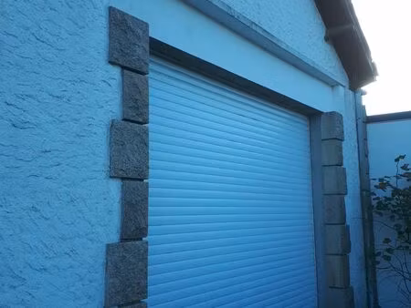 entrepot garage de 46 m2 + 15 m2 de mezzanine