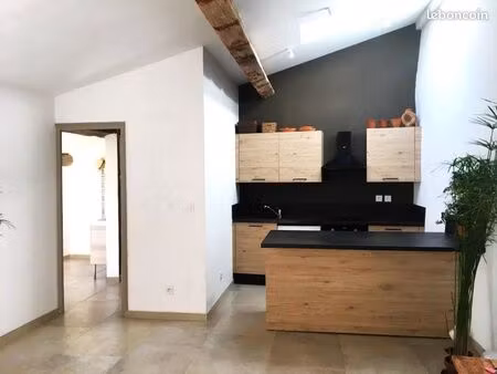 appartement f1 lumineux à ansouis