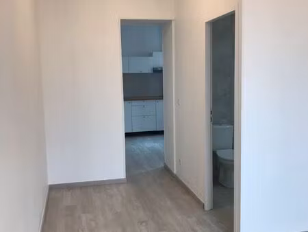 studio de 30m2 avec petit espace extérieur