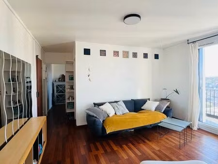 appartement t2 en dernier étage avec balcon plein sud et parking sécurisé