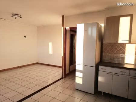 t2 (44m2+ balcon sur jardin) calme et lumineux