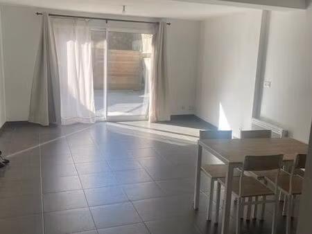 loue apt 1 chambre avec terrasse