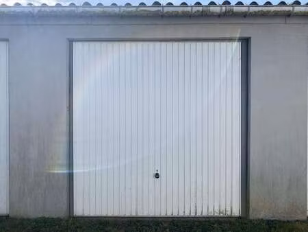 location garage box et parking à la roche-sur-yon gare sncf - sacré coeur (85000) : à loue