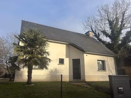 belle maison familiale au calme  proches commodités avec un garage de 80 m2