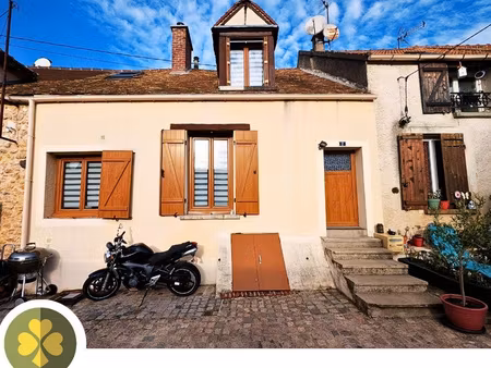 maison de ville + 2 chambres + terrasse + cave