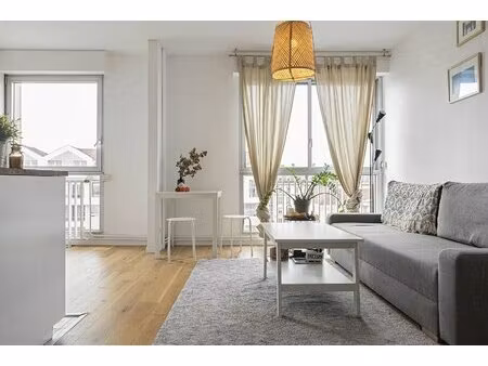 t2 au pied du métro croix rousse