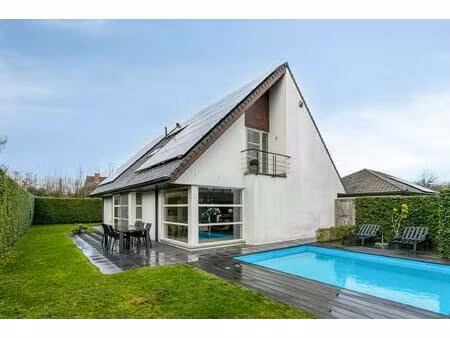 instapklaar huis met 4 slaapkamers en zwembad in koolkerke