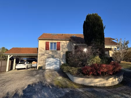 maison familiale avec piscine et terrain arboré saint-laur