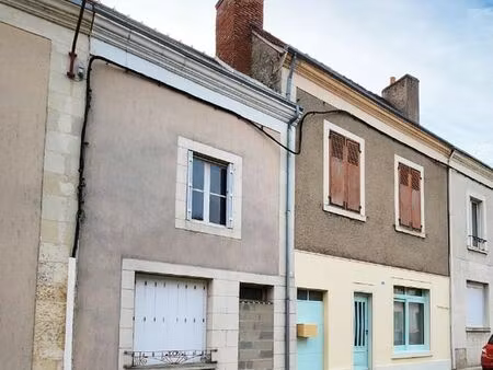 maison de ville (135 m2 au total) avec jardin + dépendances