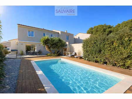 belle villa avec piscine et chambres en rez-de-chaussée