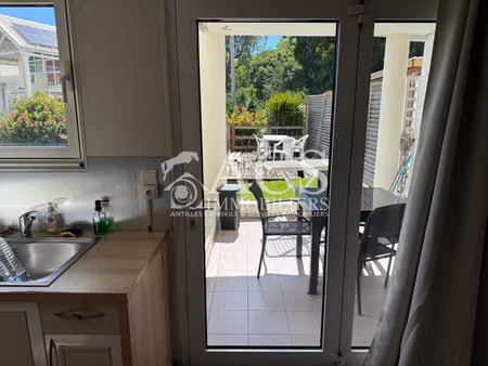 t2 meuble résidence avec piscine le diamant