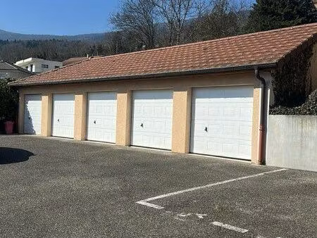 garage à louer – 16m² à péron  sécurisé et facile d’accès