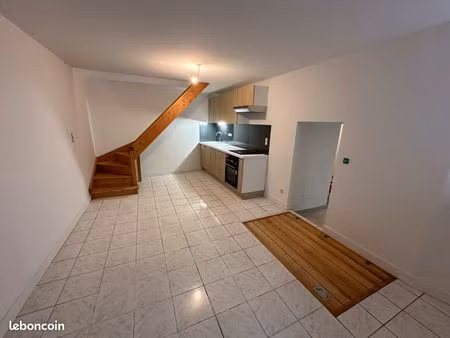 maison de bourg à vic le comte