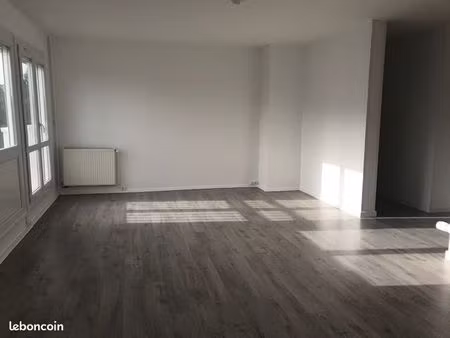 835 charges comprises appartement 3 pièces 67 m2