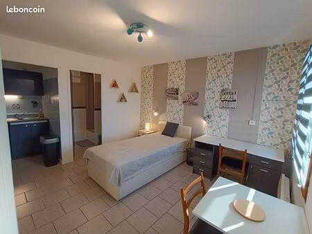 joli studio meublé tout inclus libre mi-janvier