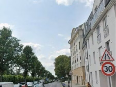 place de parking extérieur sécurisé dans résidence fermée