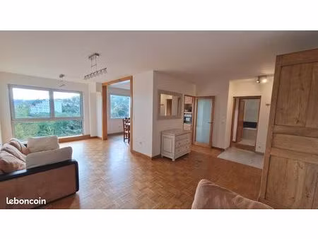 grand t2 meublé de 64m²  quartier saint just  chauffage et eau froide et chaude inclus